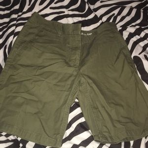 GAP khaki shorts